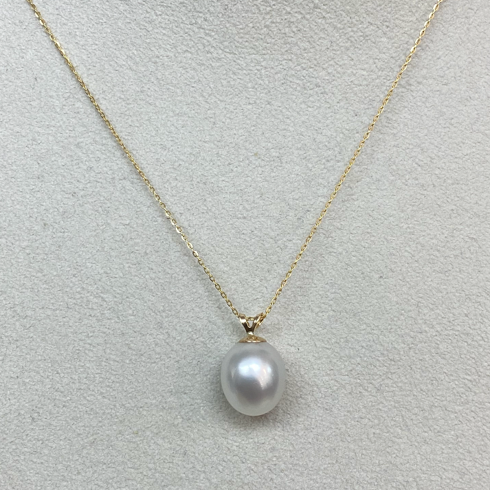 White Oval South Sea Pearl Pendant