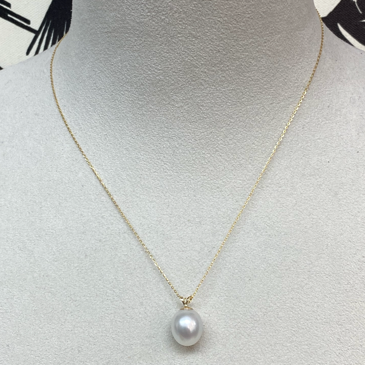 White Oval South Sea Pearl Pendant