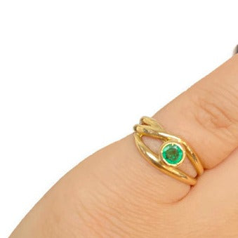 Round Emerald and Yellow Gold ring