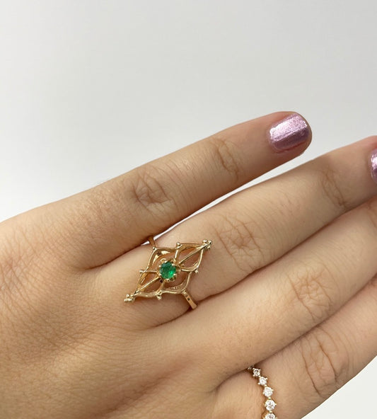 Emerald And Detailed Gold Vintage Ring