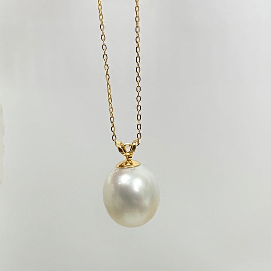 White Oval South Sea Pearl Pendant