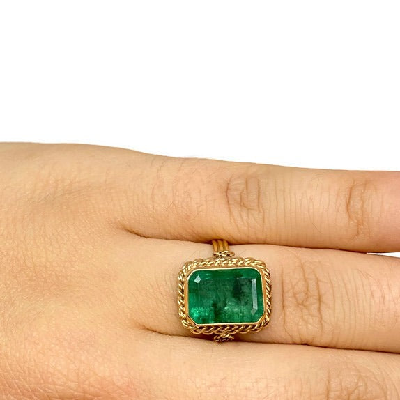 Emerald And Yellow Gold  14k Ring