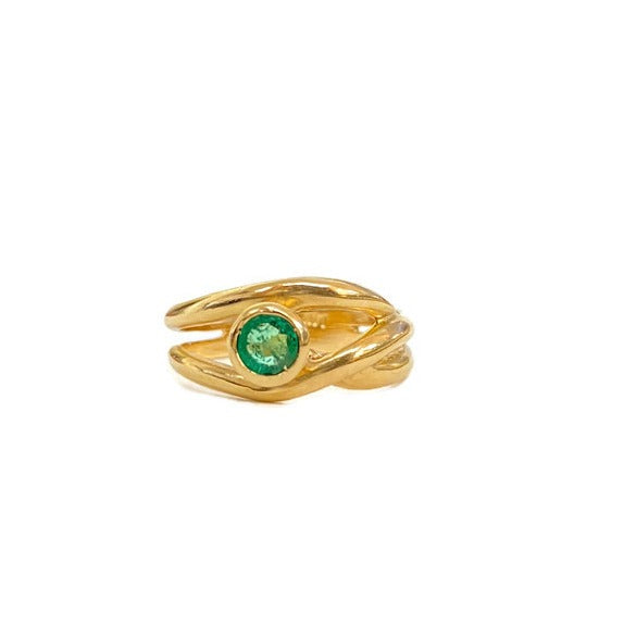 Round Emerald and Yellow Gold ring